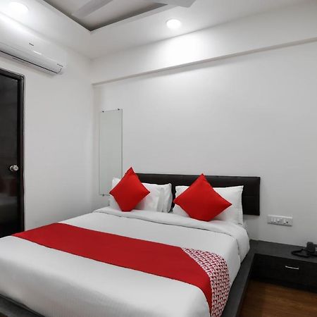 Oyo 40139 Hotel Peradiot Ахмедабад Екстер'єр фото
